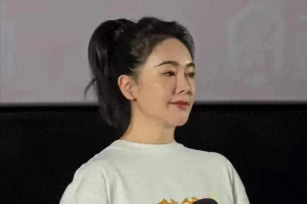 她是陈道明唯一绯闻对象，被誉为中国式完美女人，到底有多惊艳